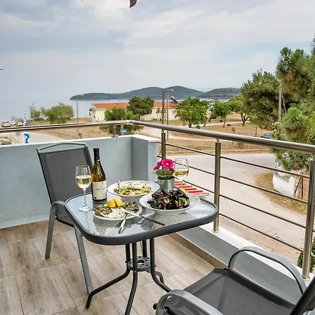 Isalos Apartament Néa Péramos