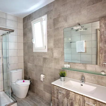 Isalos Apartment Néa Péramos